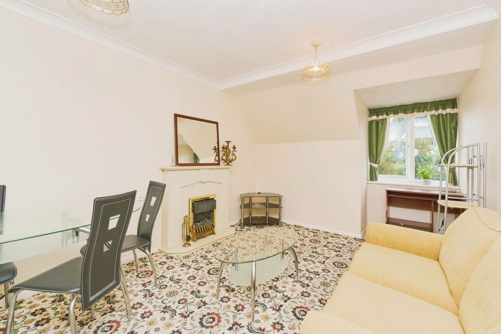 Property photo 2 of 10 Lounge