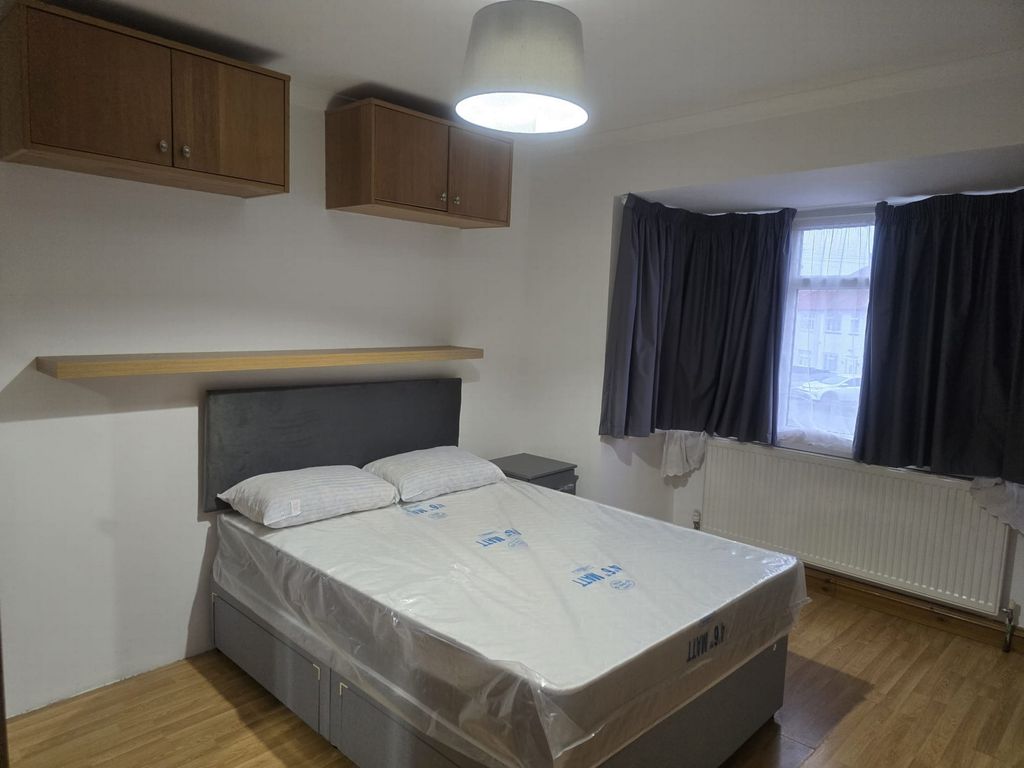 Property photo 3 of 12 Photo 4