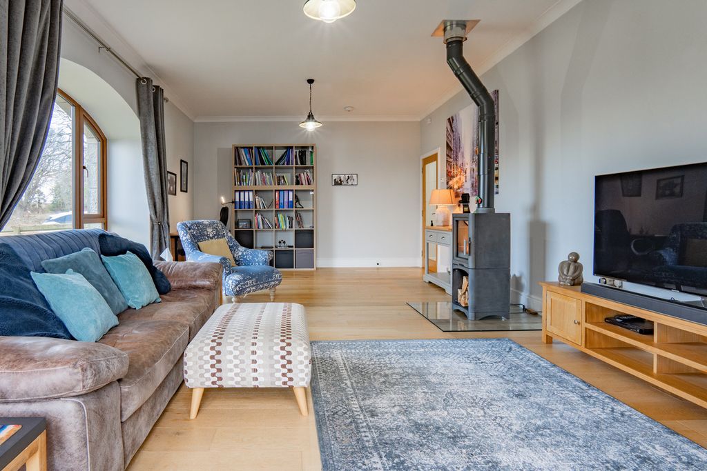 Property photo 3 of 48