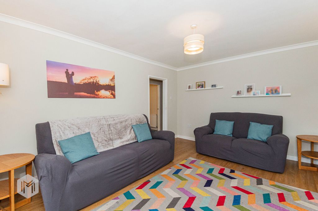 Property photo 3 of 21 Picture No. 02