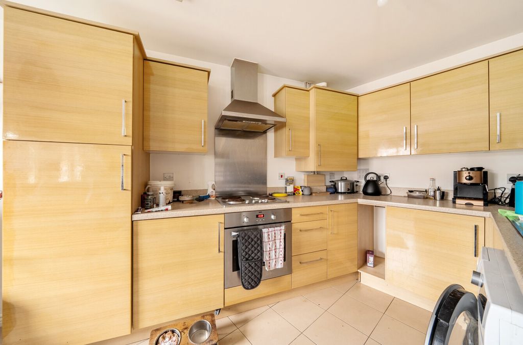 Property photo 3 of 11 1328635-10-688101...