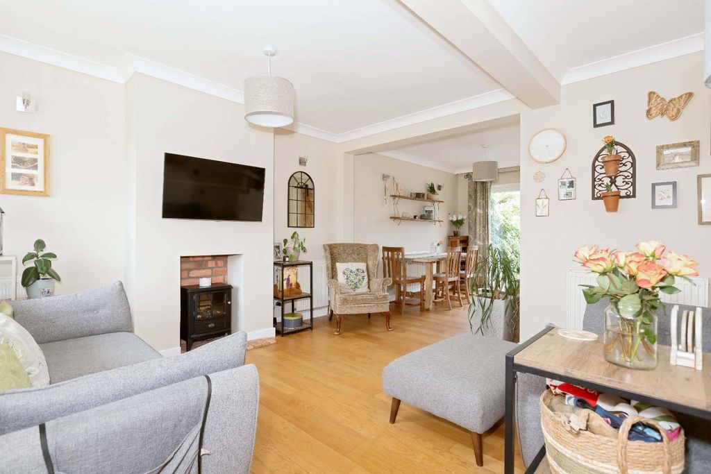Property photo 3 of 19 Trent Close _5.Jpg