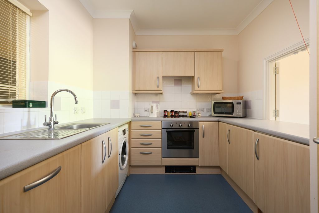 Property photo 3 of 11 Kitchen
