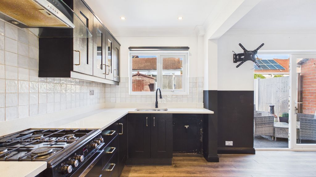 Property photo 3 of 19 46073815