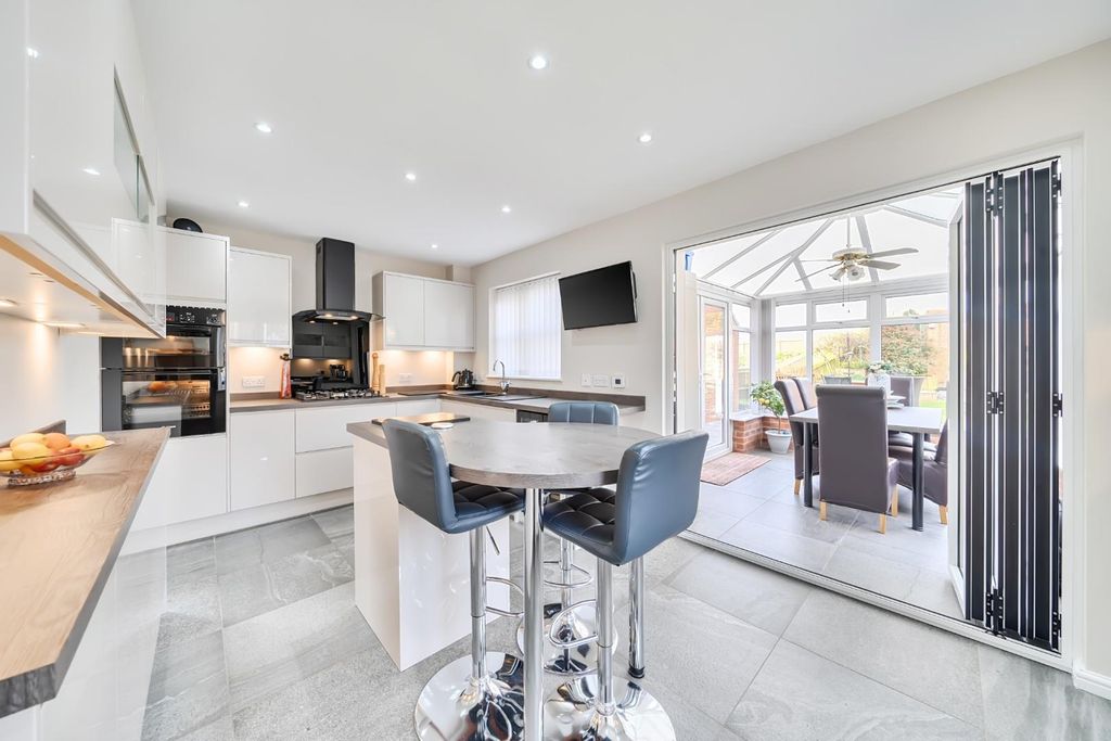 Property photo 3 of 15 Kitchen