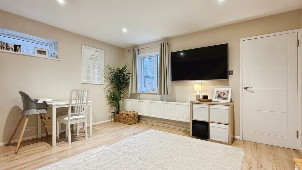 Property photo 2 of 12 Pbox-Img.Jpg