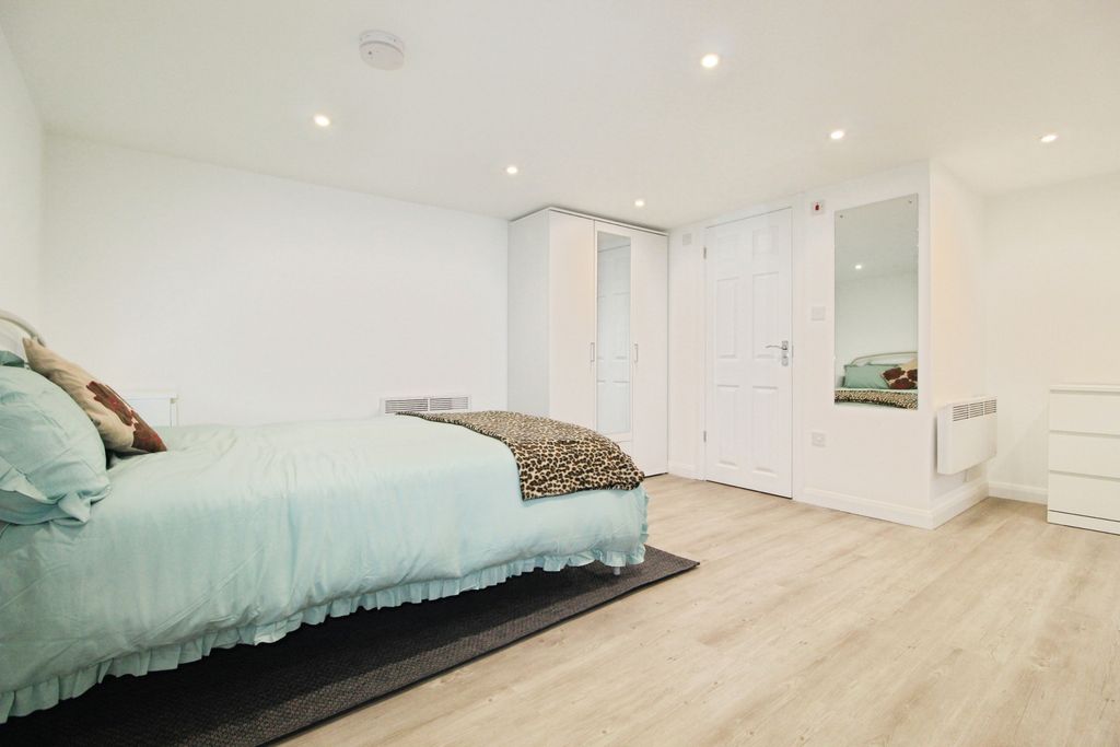 Property photo 2 of 13 Gallery