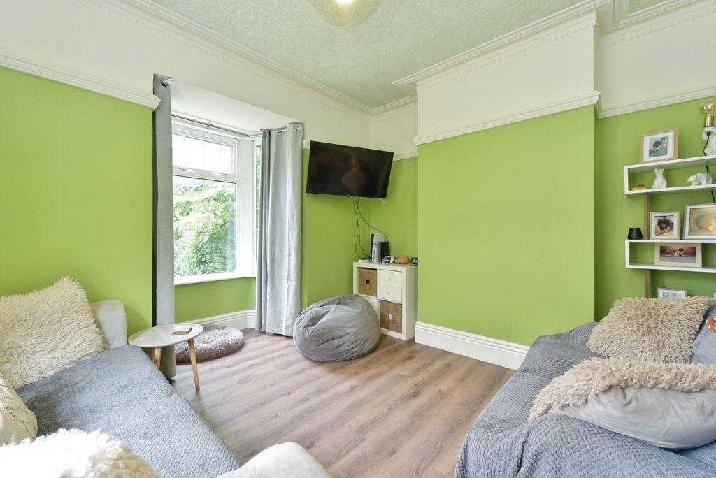Property photo 2 of 17 Photo
