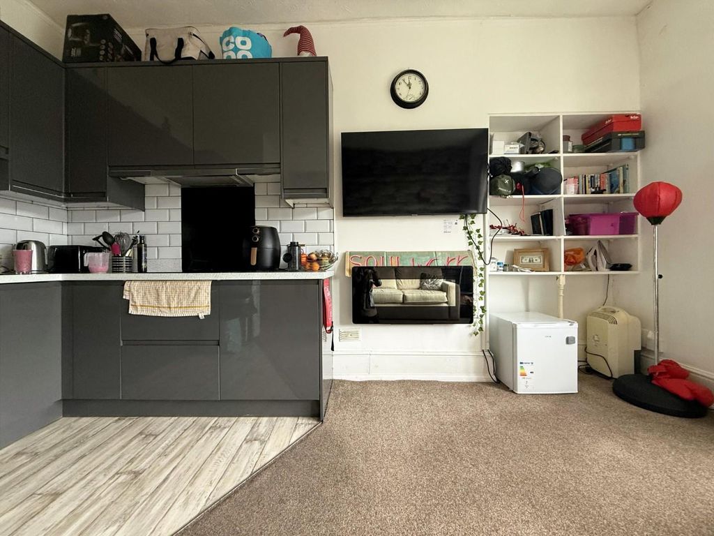 Property photo 2 of 8 Woodland...Jpg