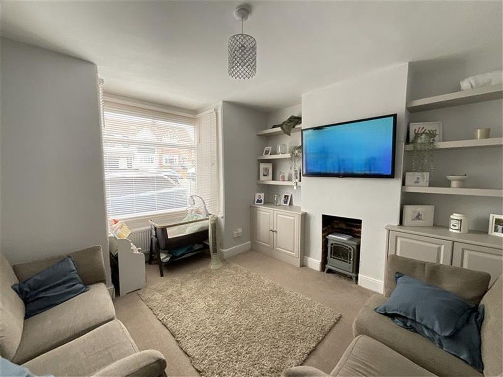 Property photo 3 of 9 Lounge