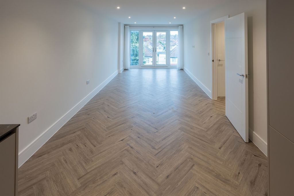 Property photo 1 of 6 (Main)