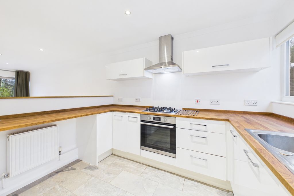 Property photo 3 of 21 Kitchen