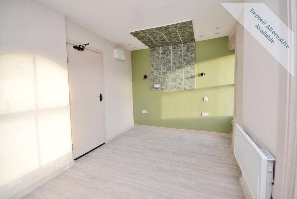 Property photo 3 of 9 Room