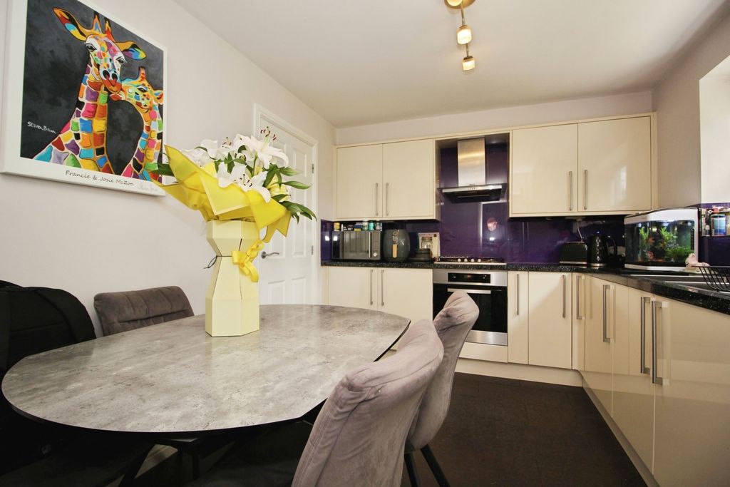 Property photo 3 of 16 Pbox-Img.Jpg