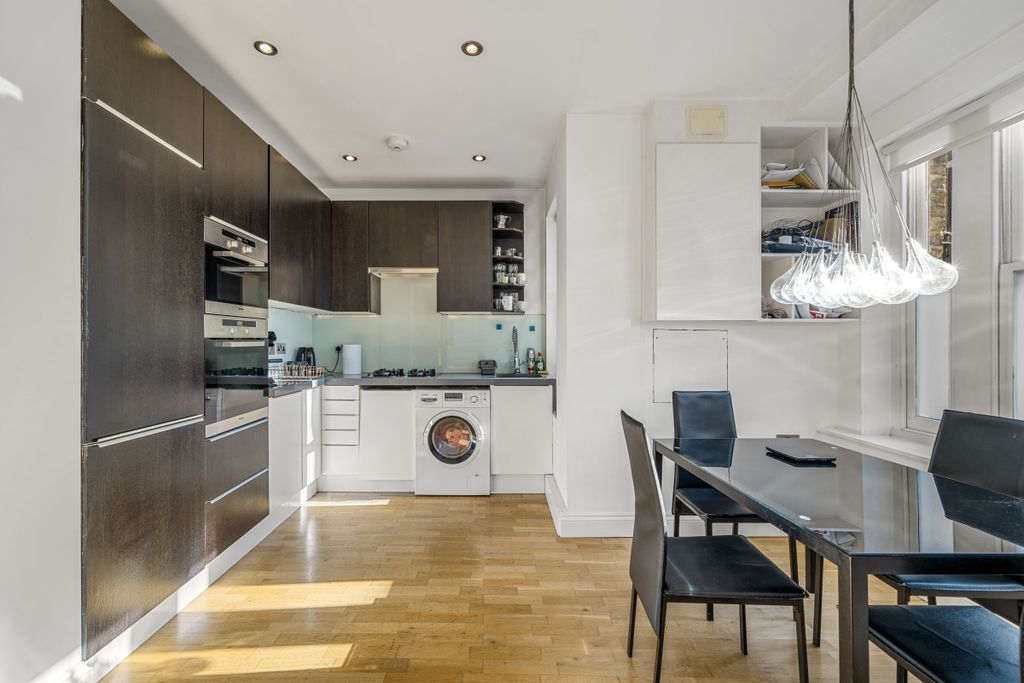 Property photo 2 of 6 11 Ashburnham Mansions, Sw10, Martin &amp; Co, Web (2)