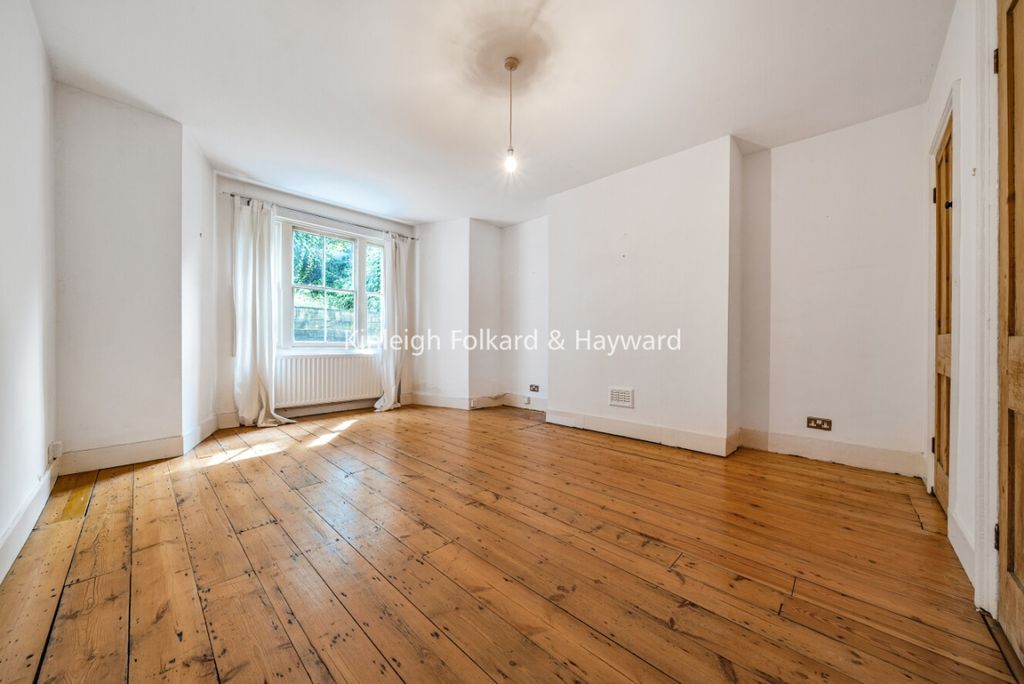 Property photo 1 of 8 086321Ca-4Fd3-42cc-A