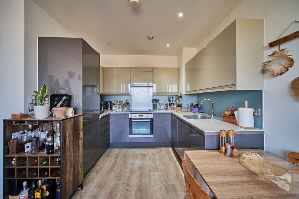 Property photo 2 of 18 Kitchen