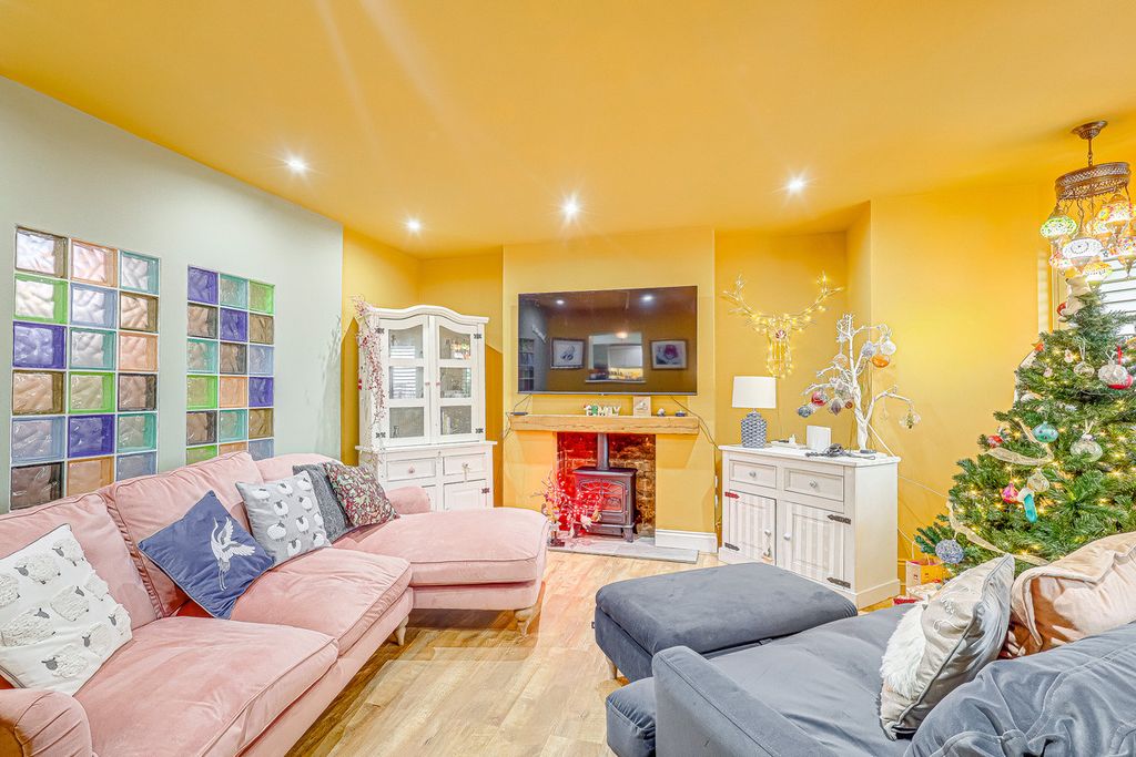 Property photo 2 of 24