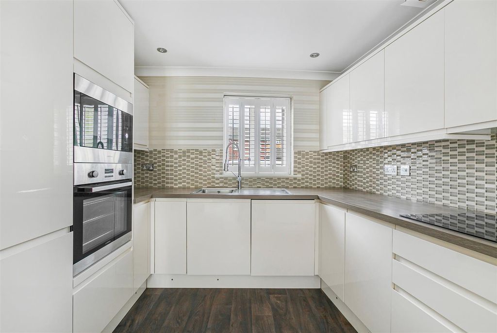 Property photo 2 of 18 2