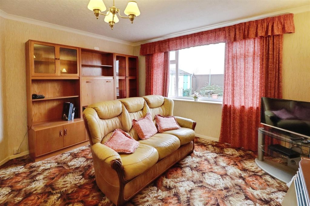 Property photo 2 of 19