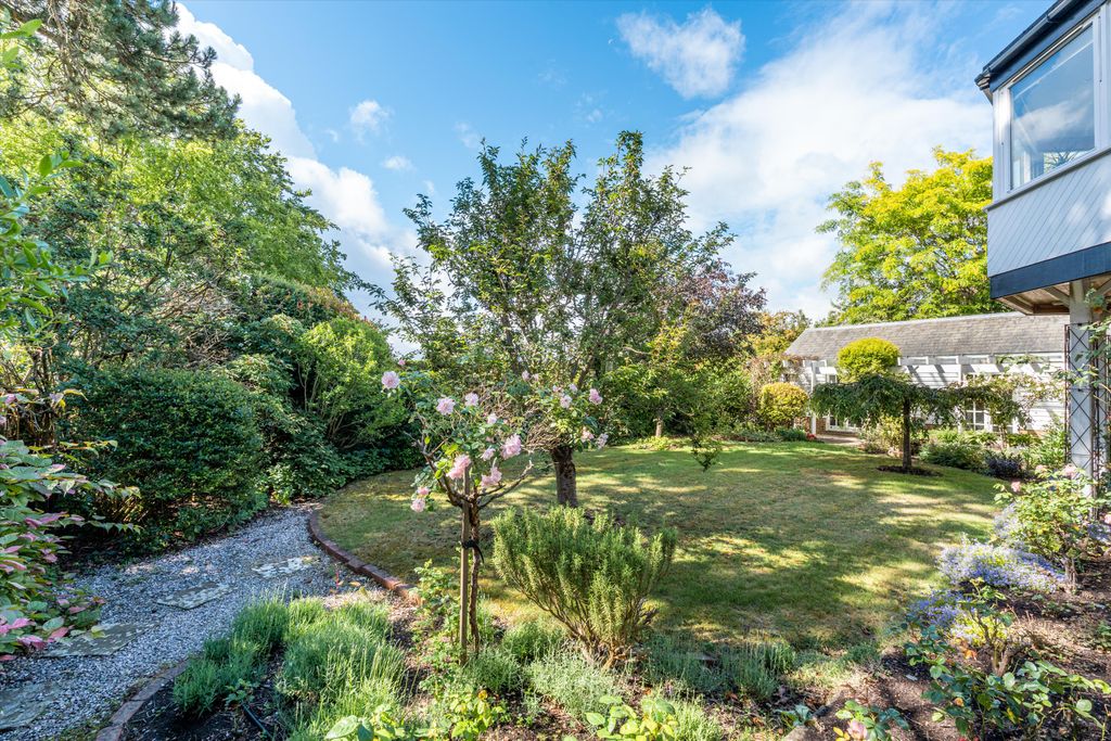Property photo 2 of 18 Image