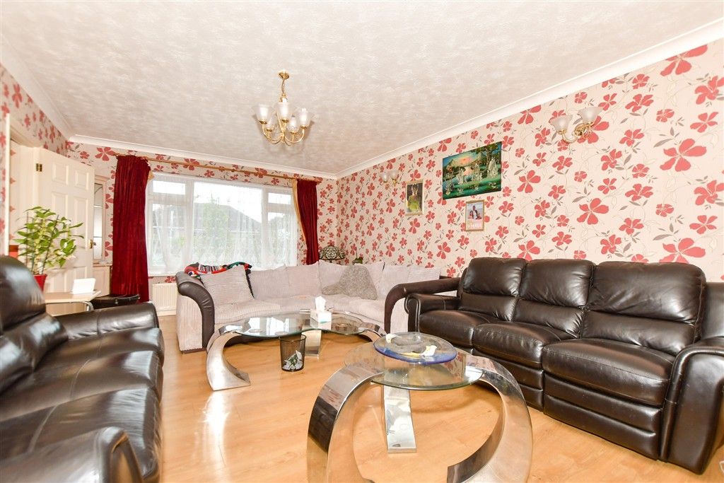 Property photo 1 of 13 Lounge