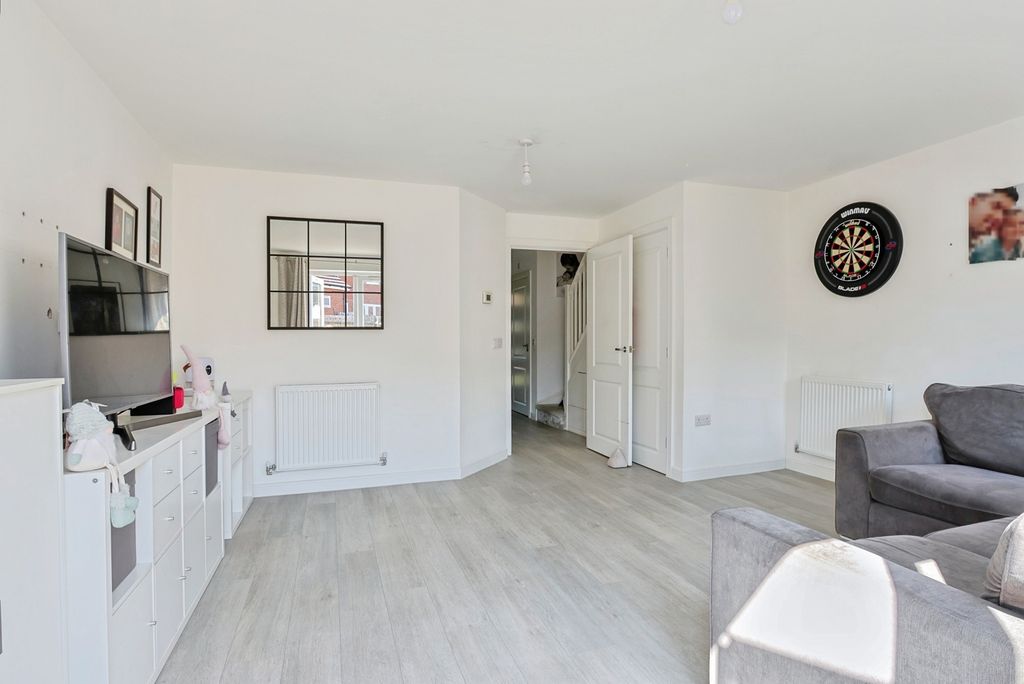Property photo 3 of 18 Pbox-Img.Jpg