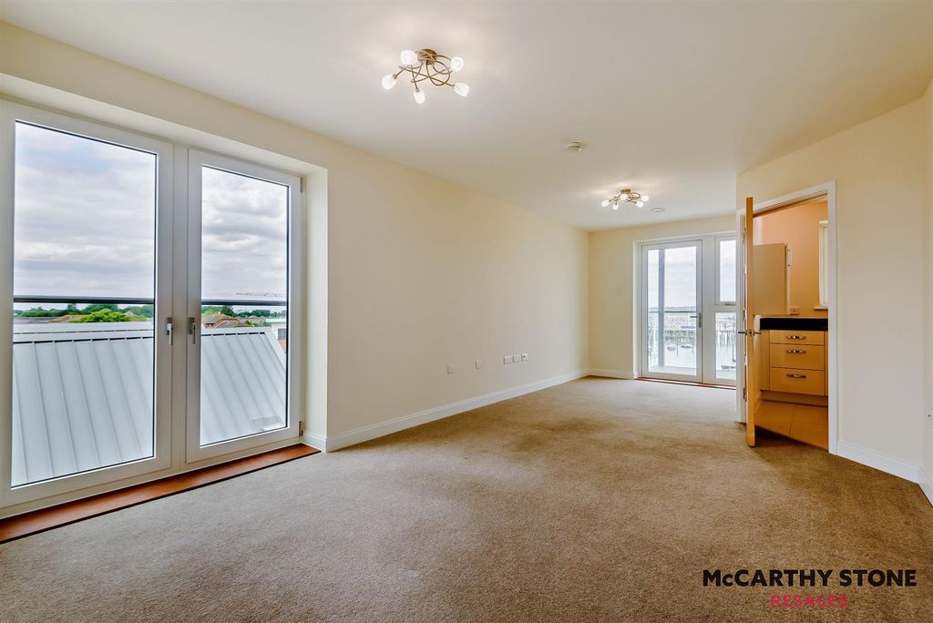 Property photo 2 of 33 8604361-Interior11-800.Jpg