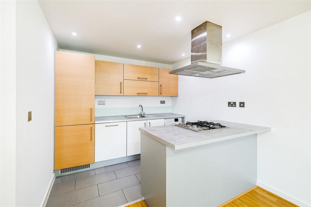 Property photo 3 of 19 4 Kings Wood Heights-7.Jpg