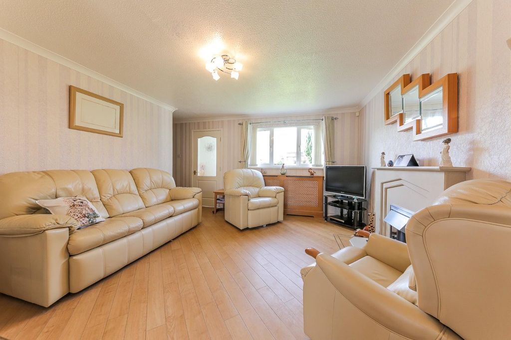 Property photo 3 of 13 Lounge.Jpg