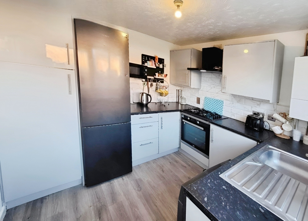 Property photo 2 of 17 Kitchen