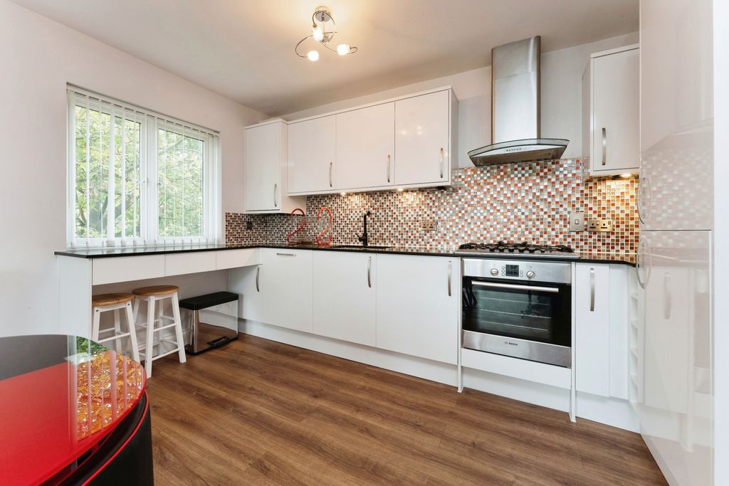 Property photo 2 of 16 Kitchen