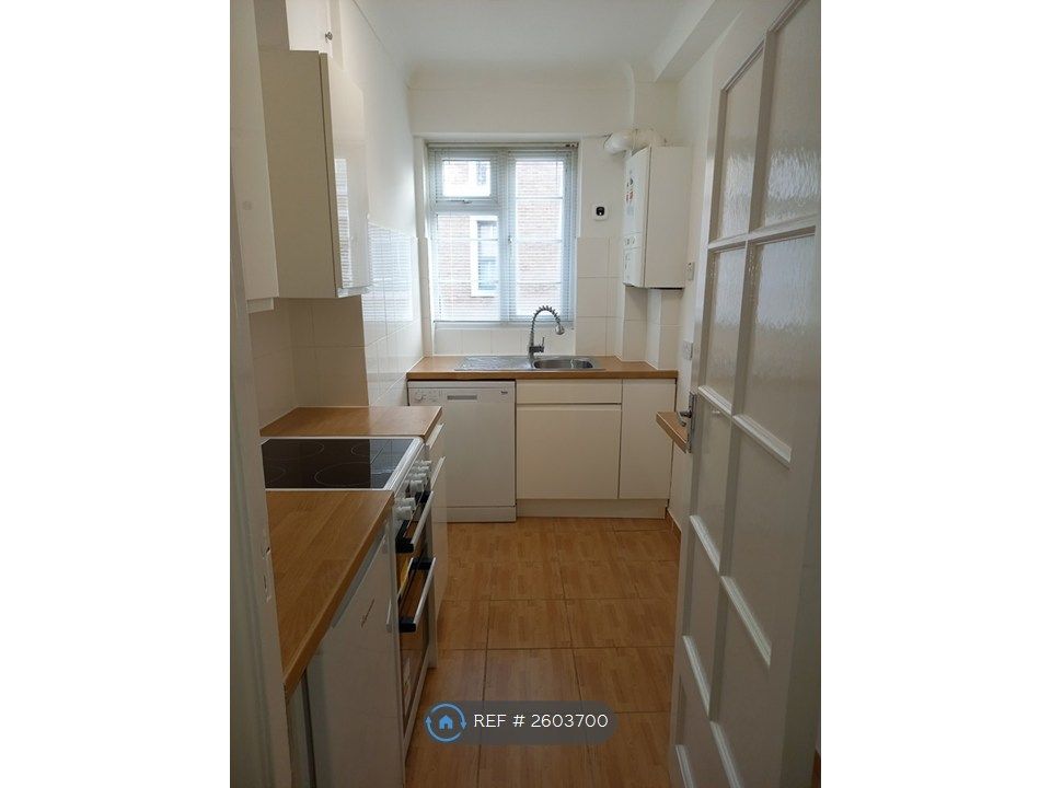 Property photo 3 of 12 Kitchen