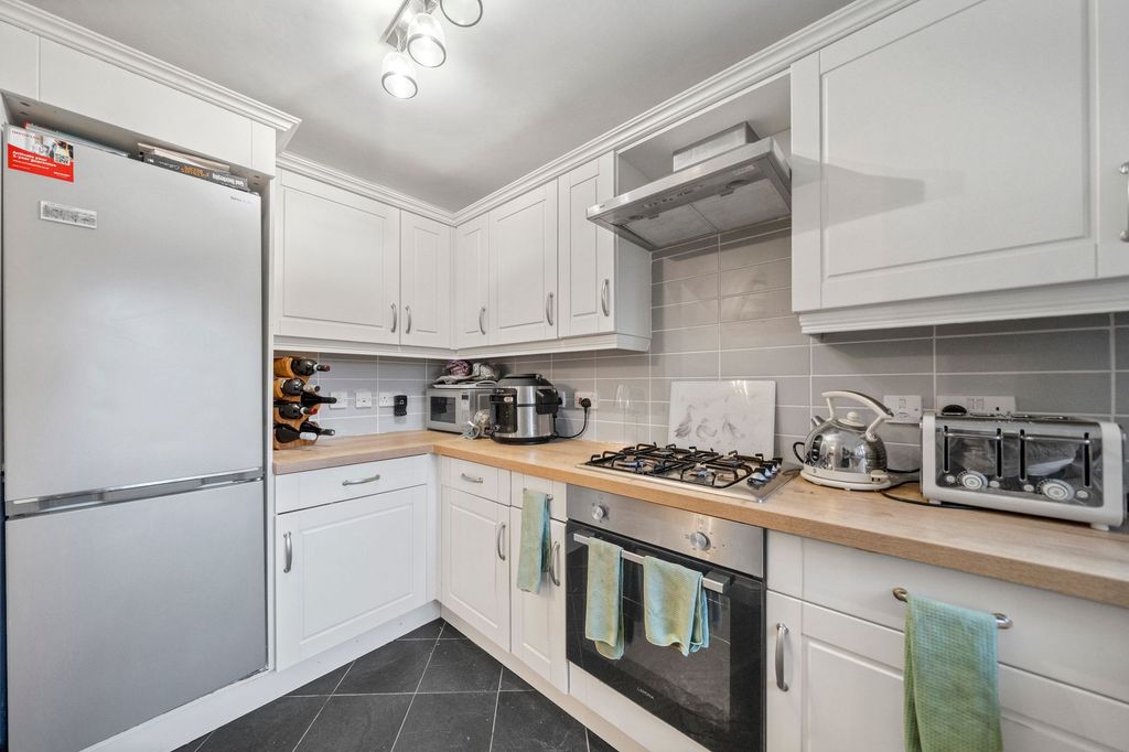 Property photo 3 of 20