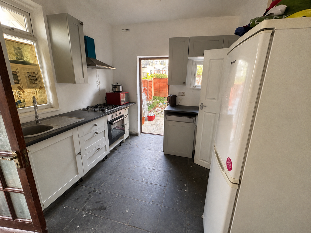Property photo 3 of 9 Kitchen
