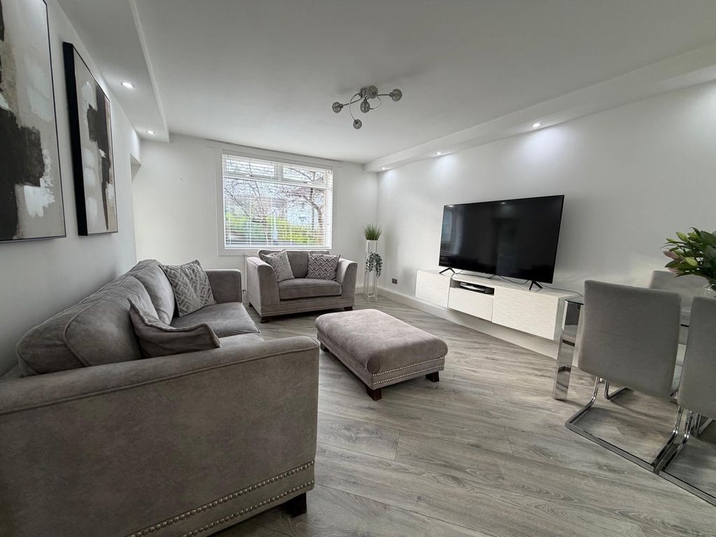 Property photo 2 of 16 Kitchen/Living