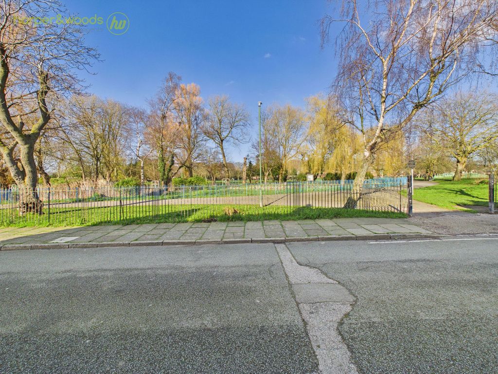 Property photo 2 of 23