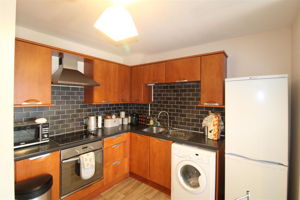 Property photo 3 of 7 Kitchen