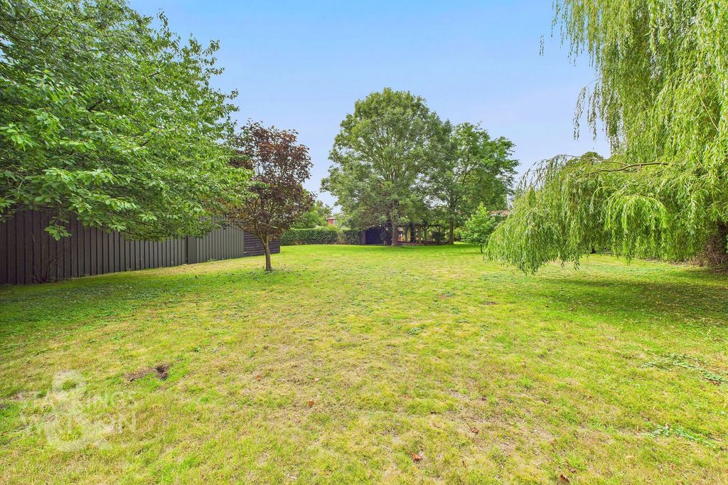 Property photo 2 of 48