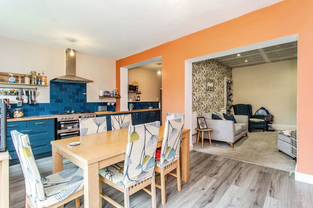 Property photo 1 of 17 Kitchen/Dining Room