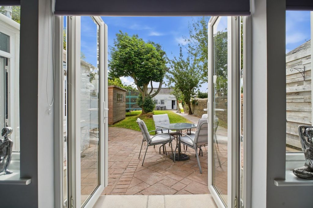 Property photo 3 of 31