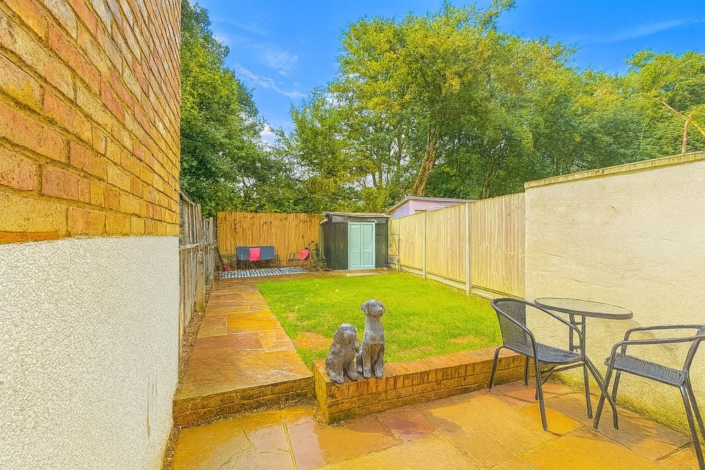 Property photo 2 of 8