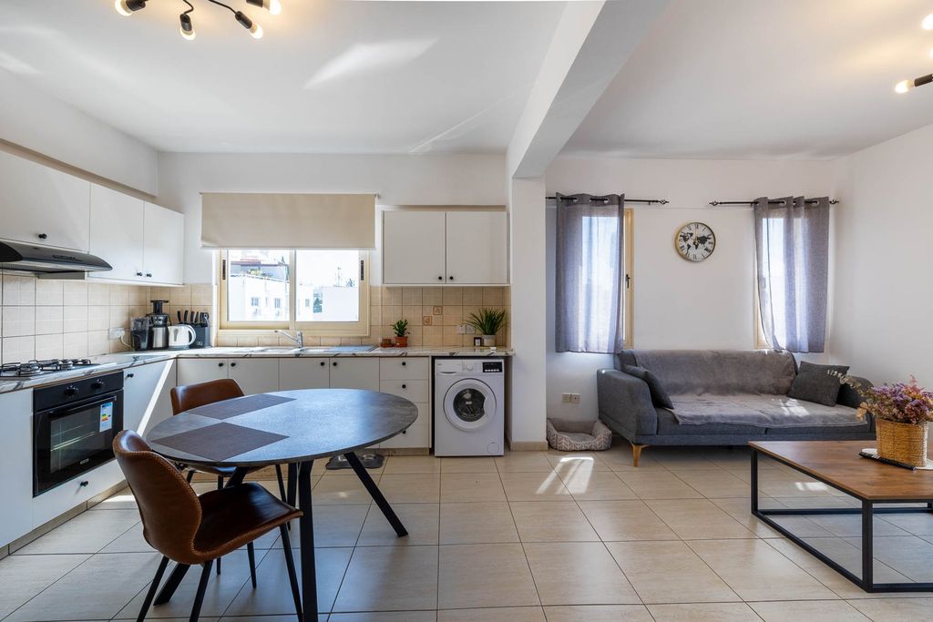 Property photo 3 of 27