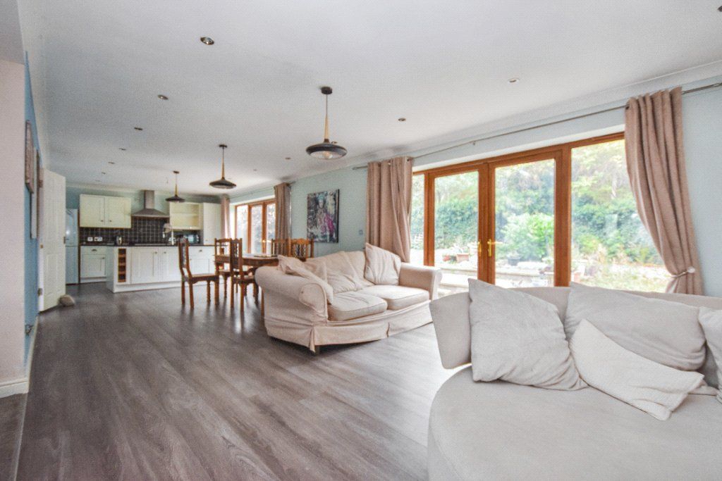 Property photo 2 of 16 Picture No. 14