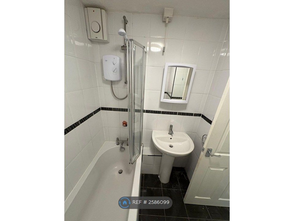Property photo 2 of 7 Bathroom