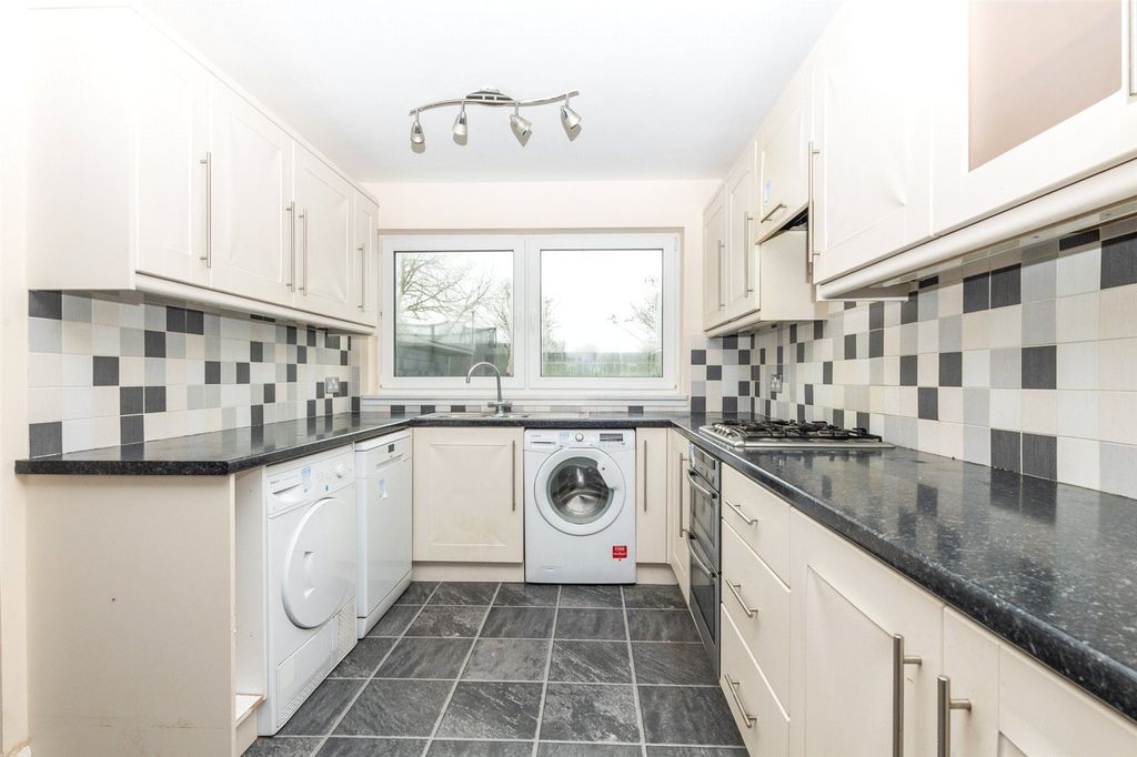 Property photo 3 of 13 Viking Place 4