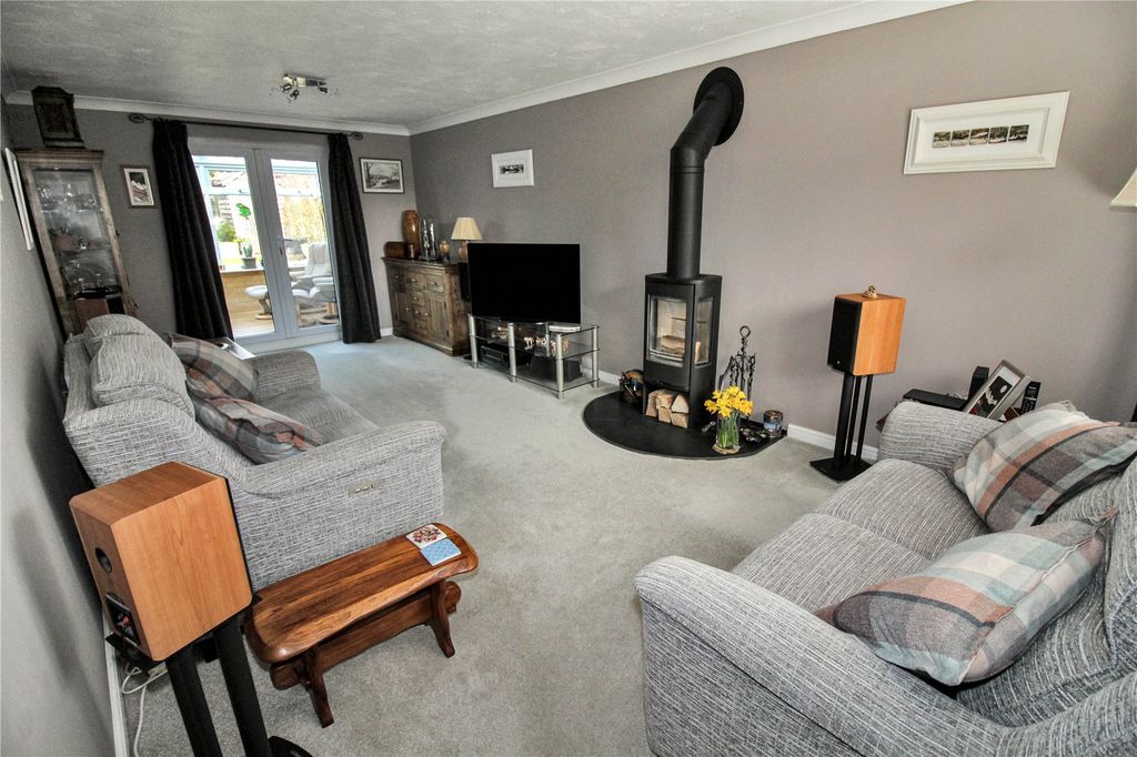 Property photo 2 of 18 Picture No. 12