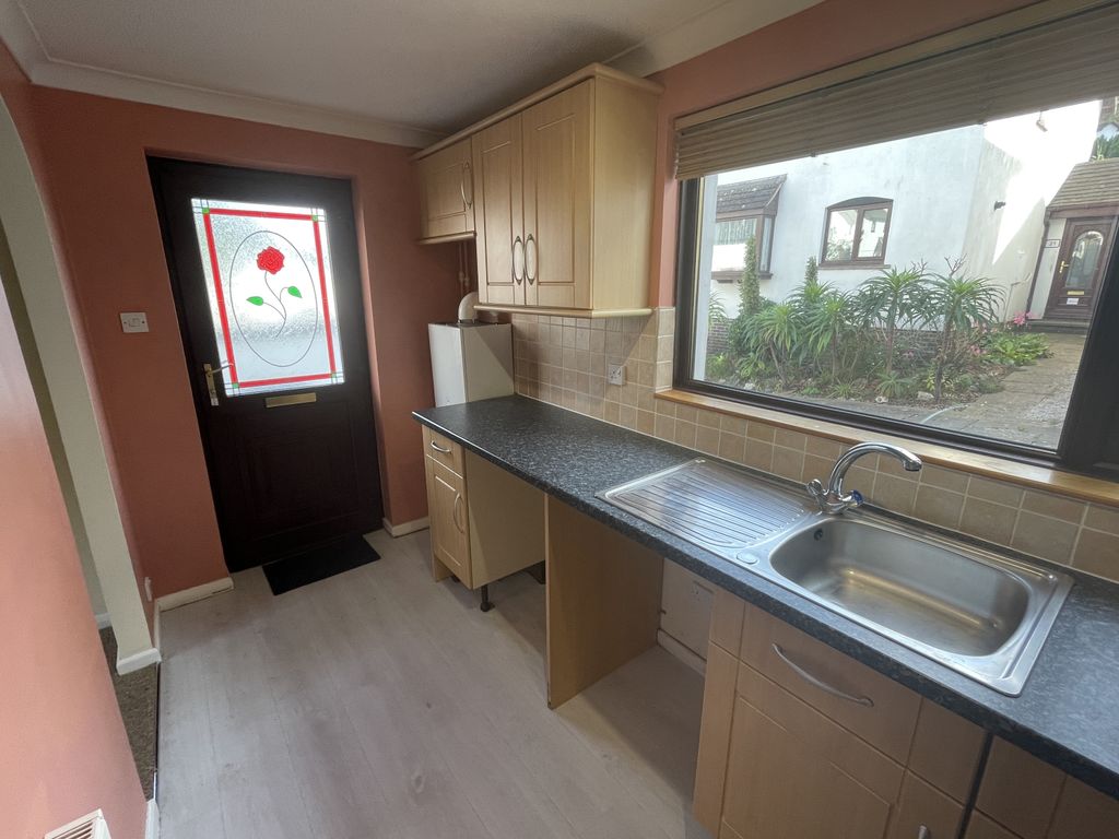 Property photo 2 of 10 Kitchen (2)