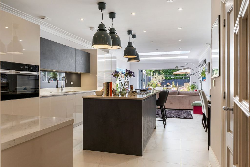 Property photo 2 of 15 Kitchen/Dining