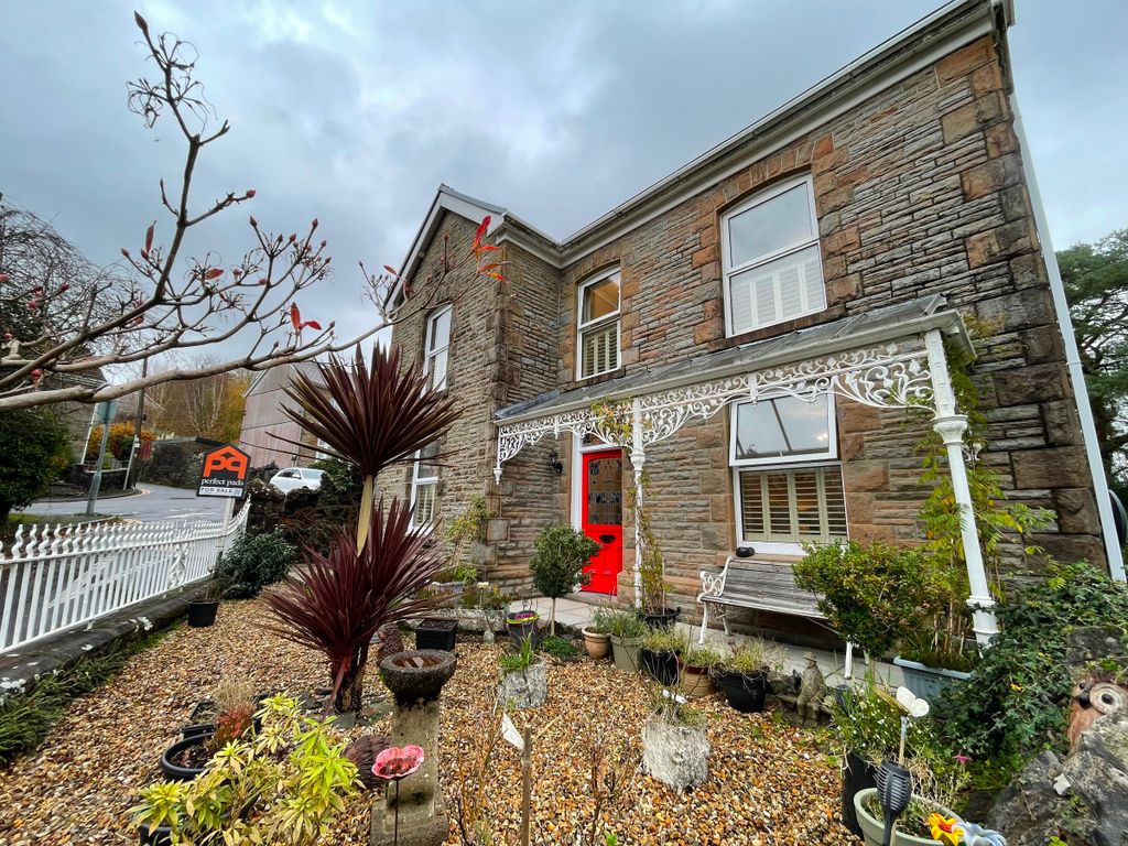 Property photo 2 of 36